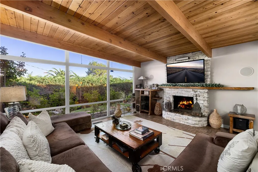 1107 Sandhurst Lane