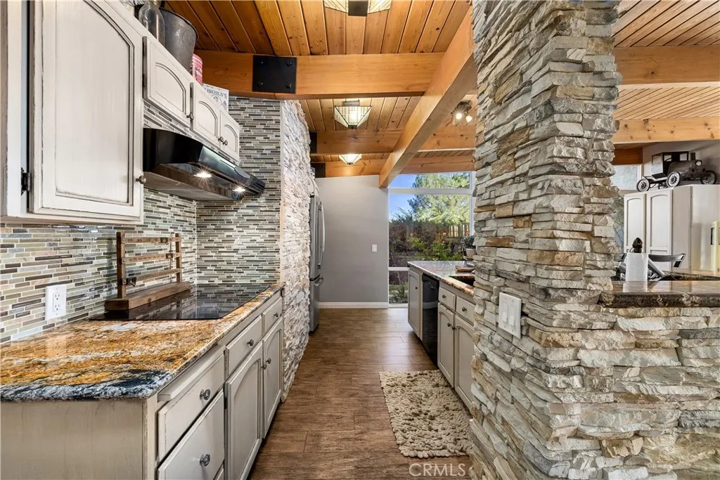 1107 Sandhurst Lane