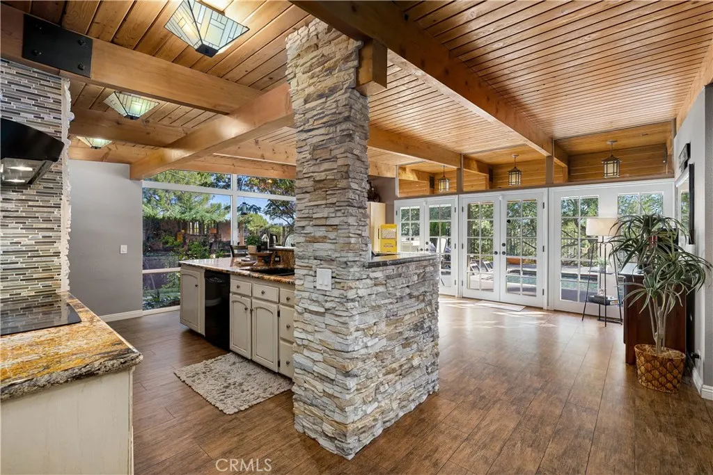 1107 Sandhurst Lane