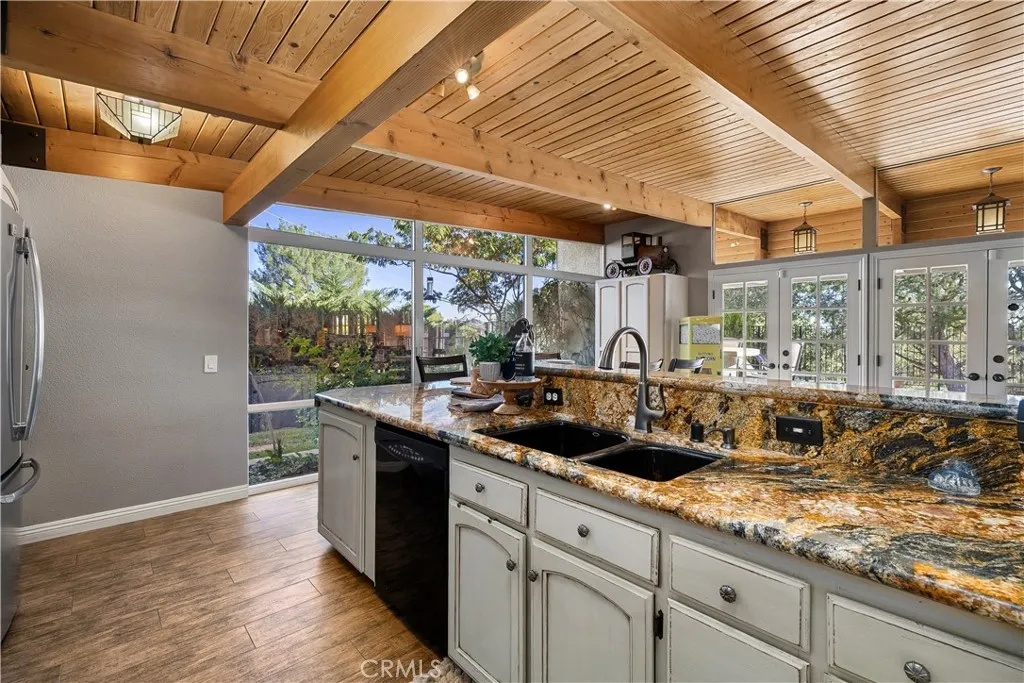 1107 Sandhurst Lane