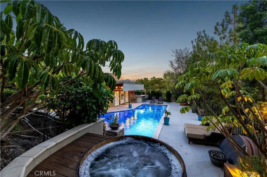 1107 Sandhurst Lane