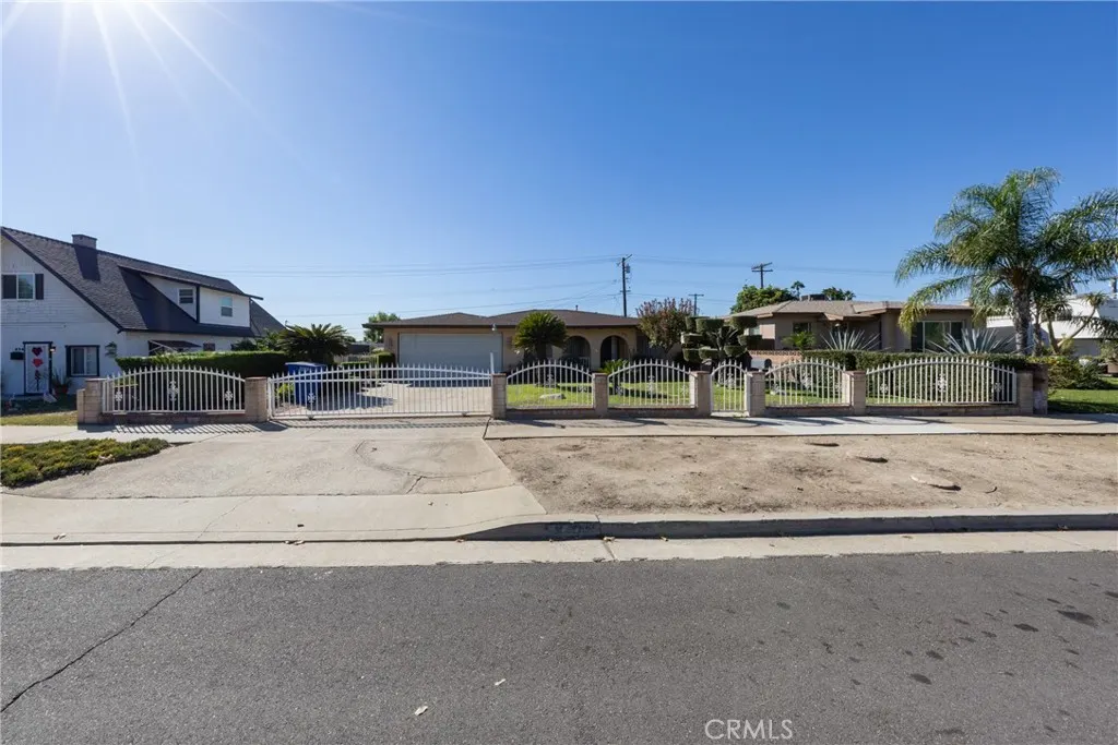 824 E I Street