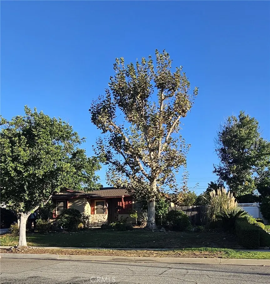 1323 E Bennett Avenue