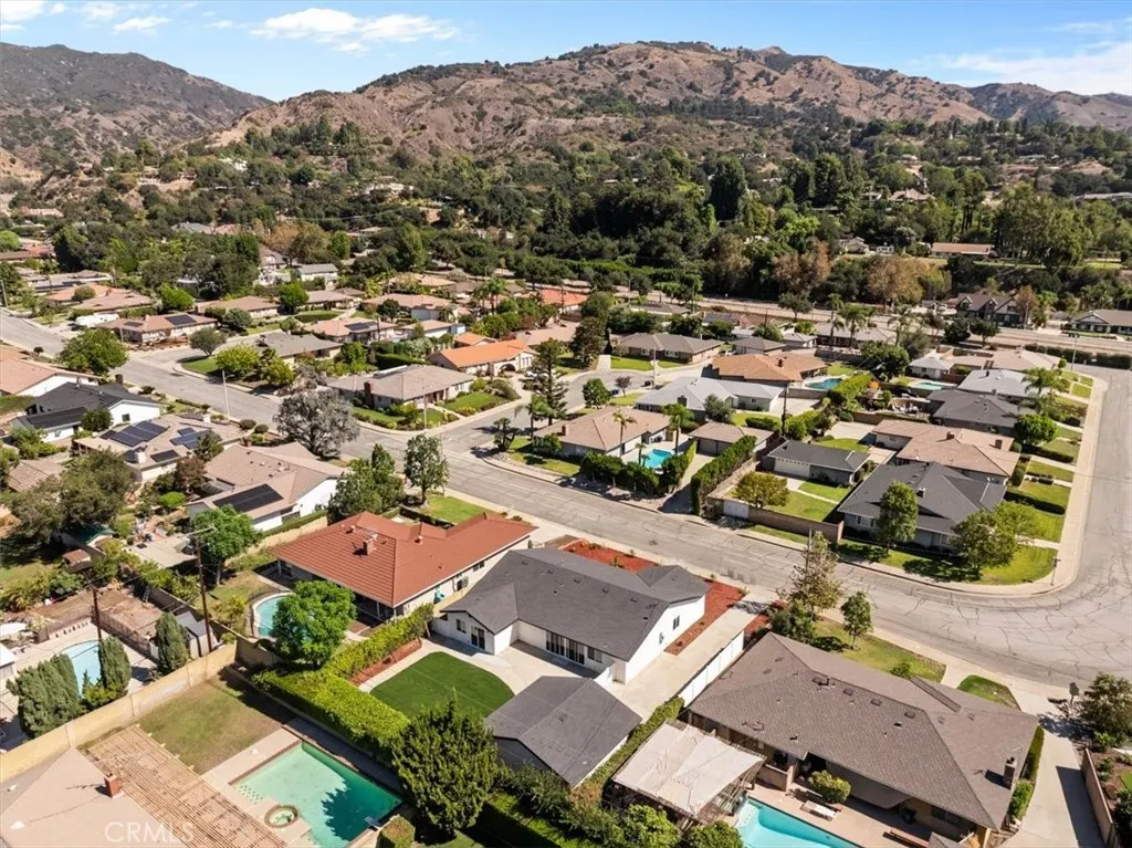 525 Fountain Springs