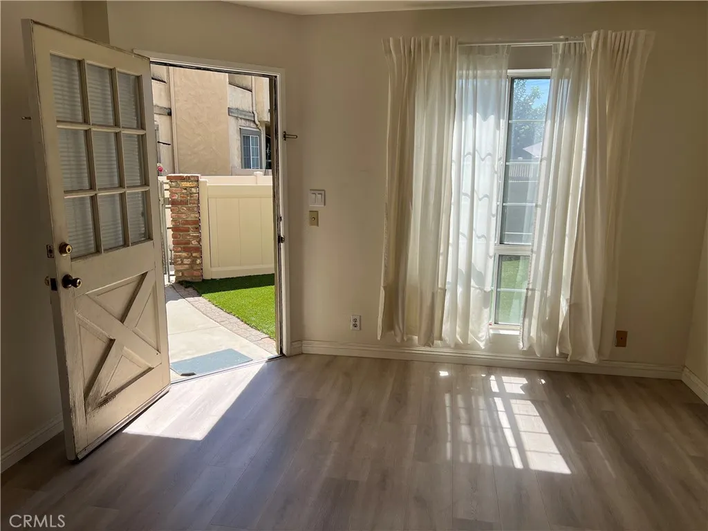 181 W La Verne Avenue #11