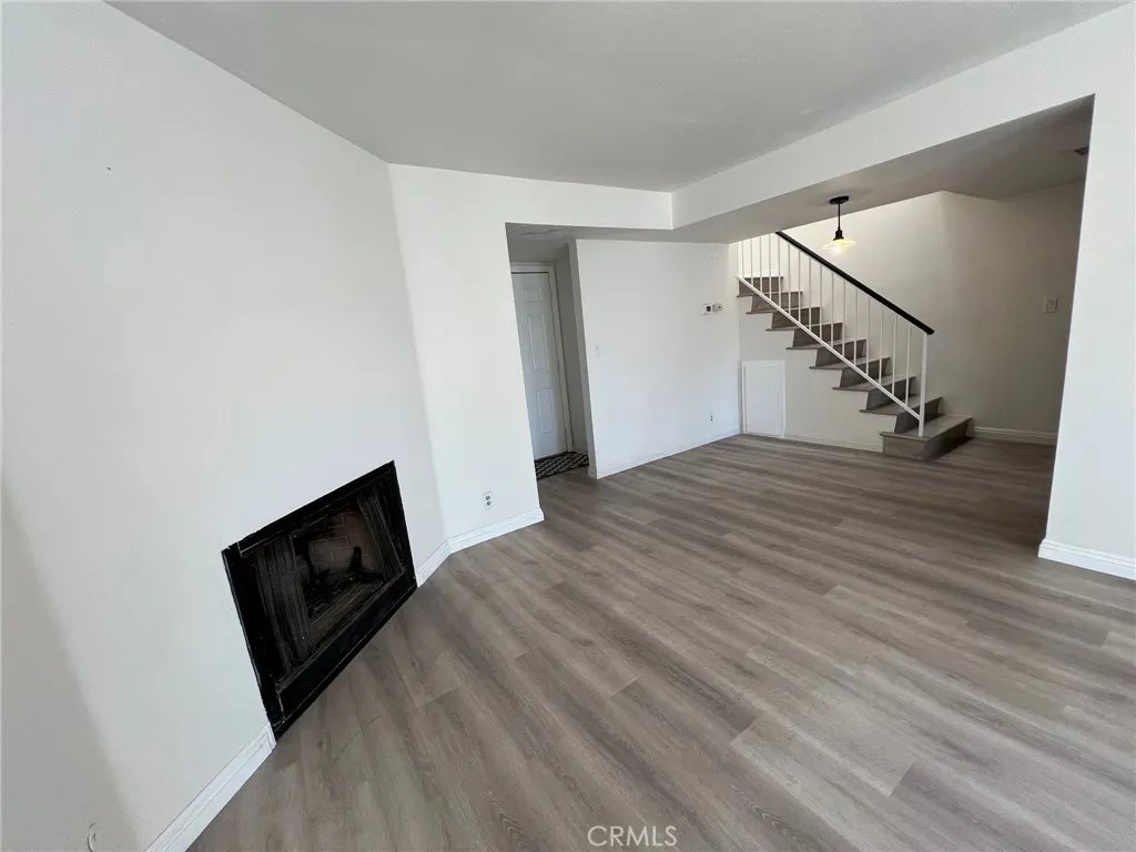 181 W La Verne Avenue #11