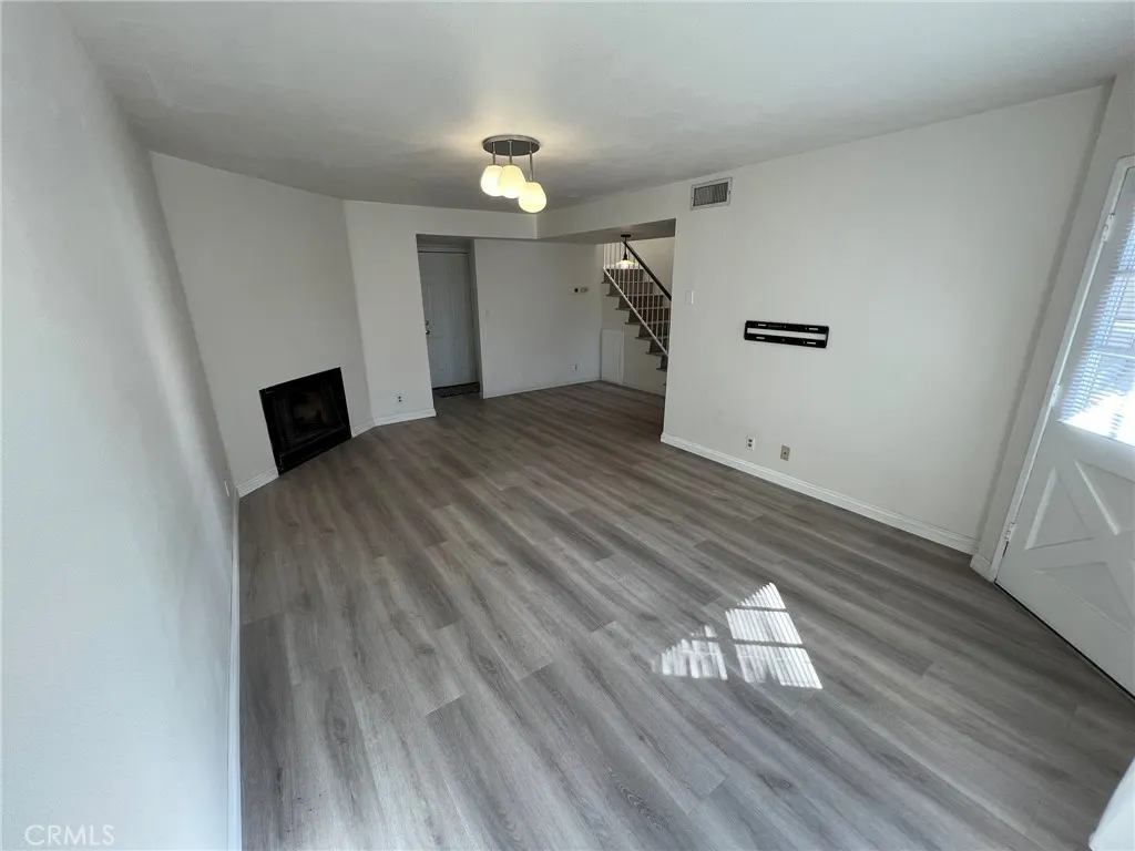 181 W La Verne Avenue #11