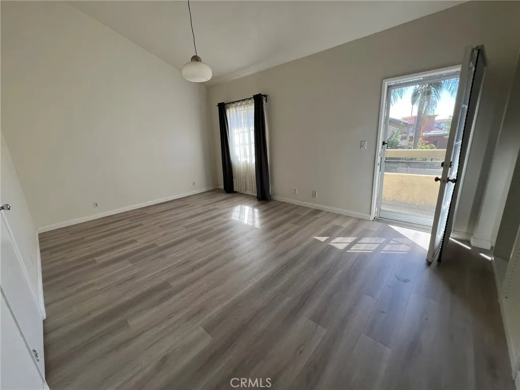 181 W La Verne Avenue #11