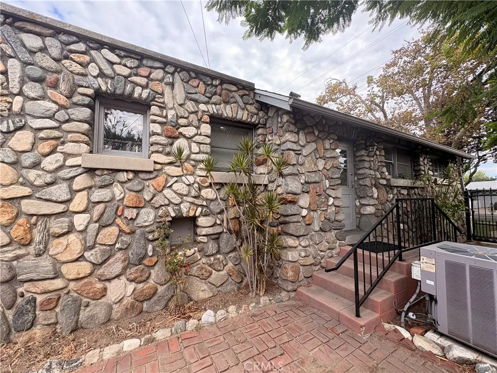 1155 N Campus Avenue