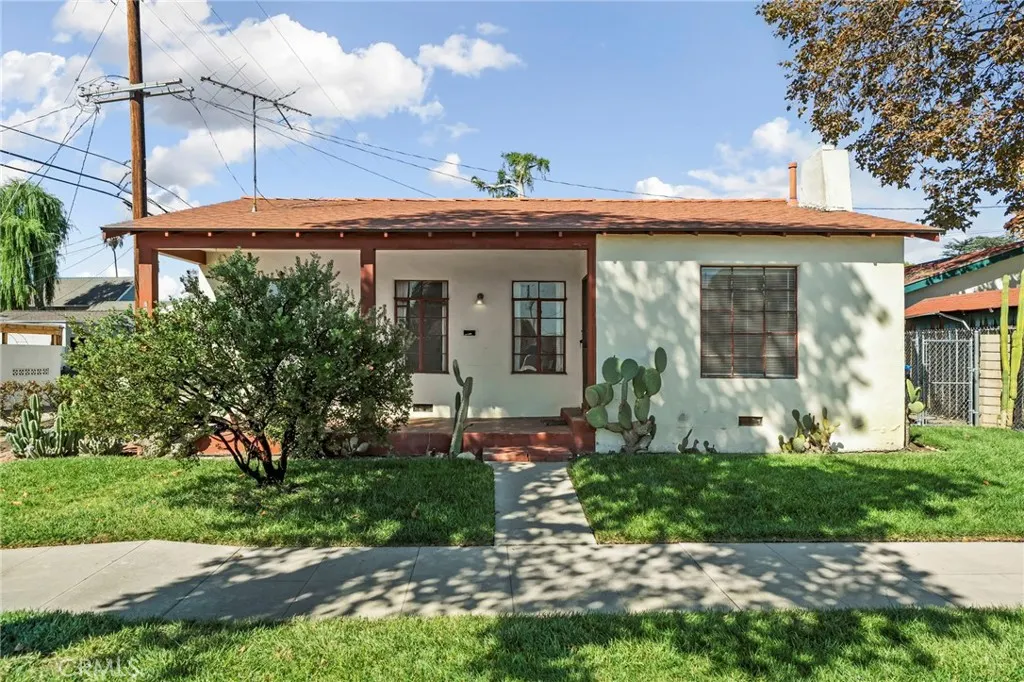 1565 N Palomares