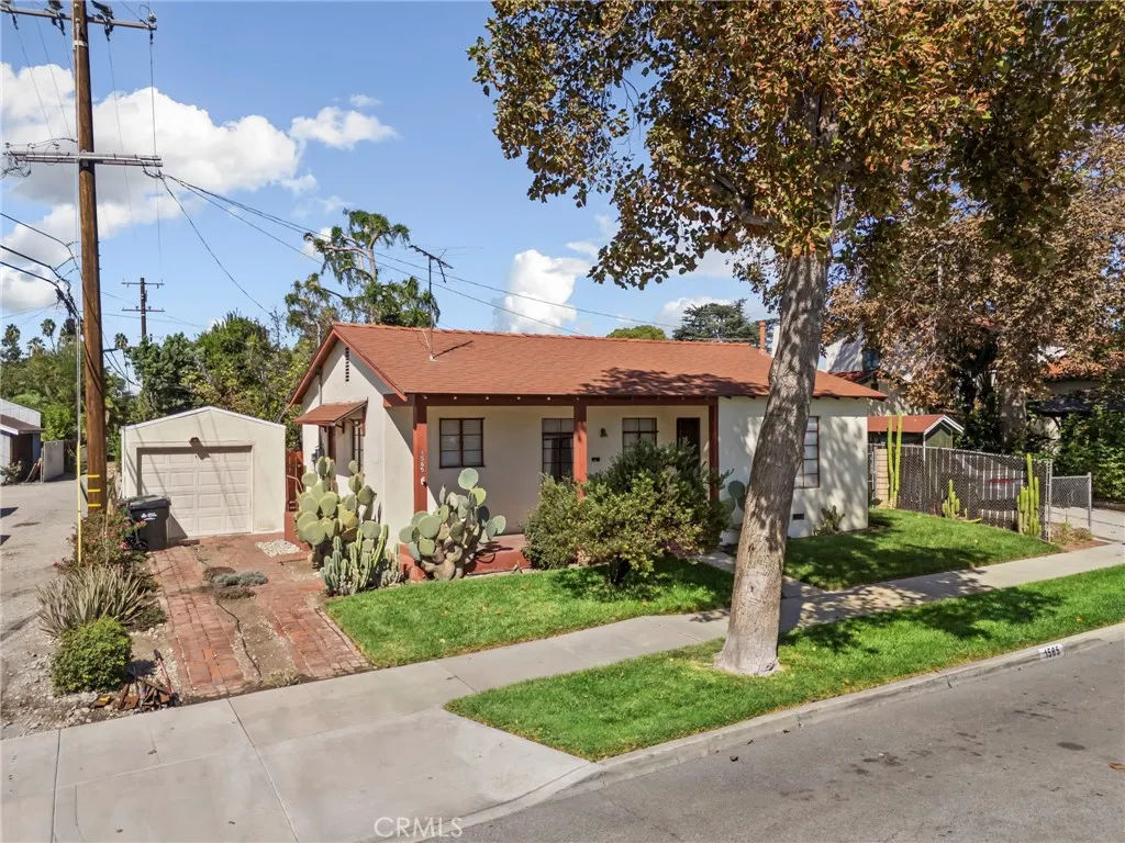 1565 N Palomares