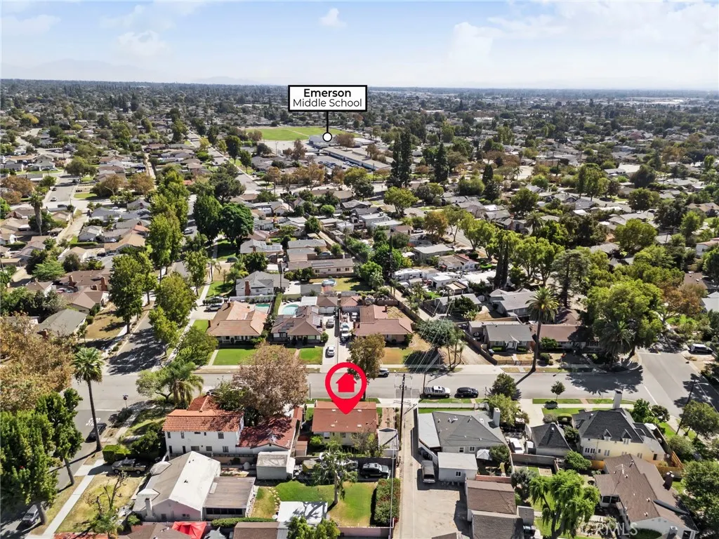 1565 N Palomares