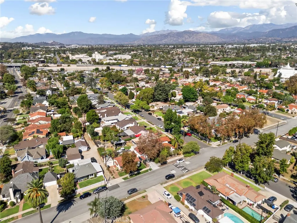 1565 N Palomares