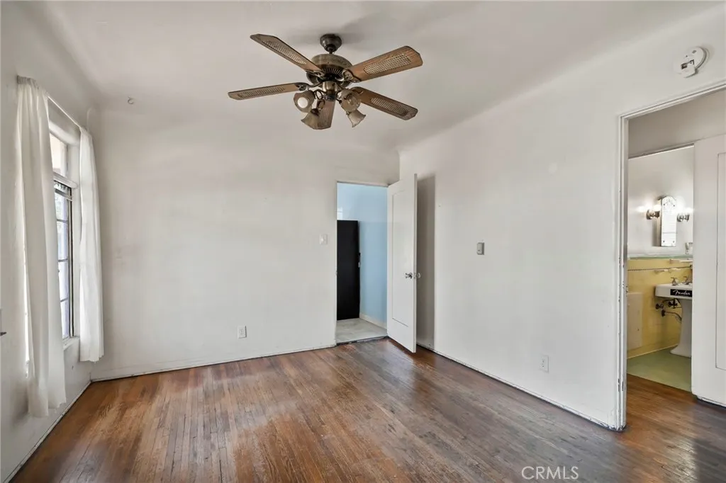 1565 N Palomares