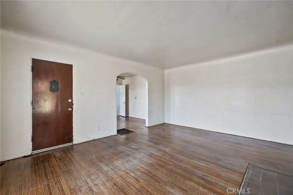 1565 N Palomares