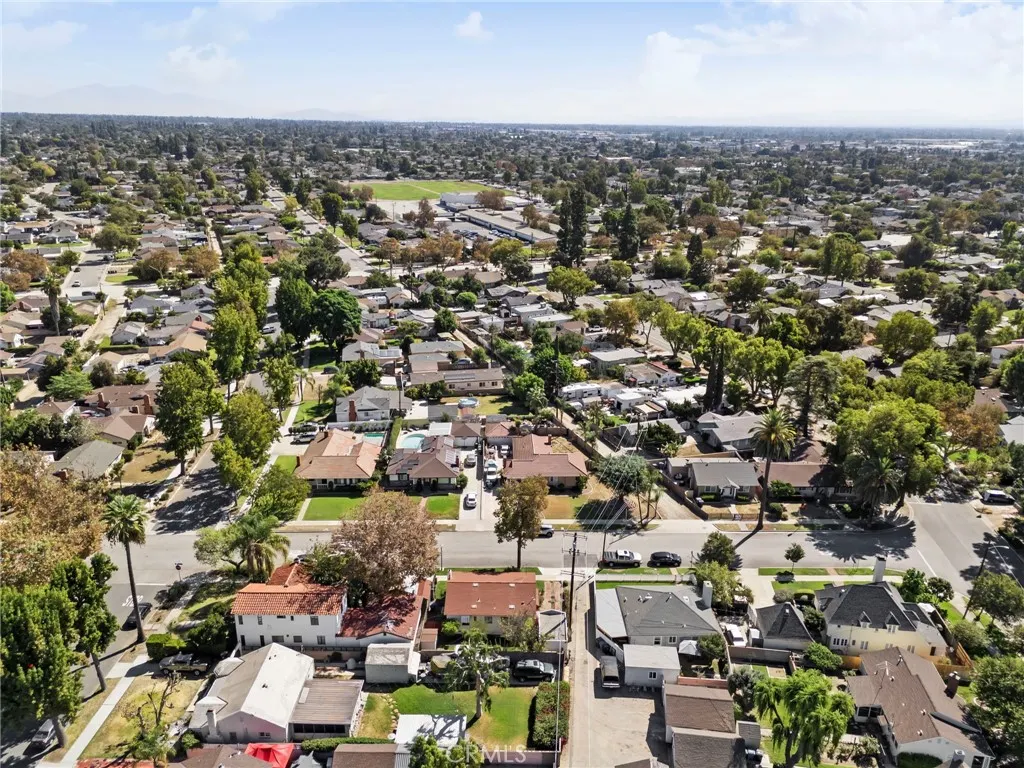 1565 N Palomares