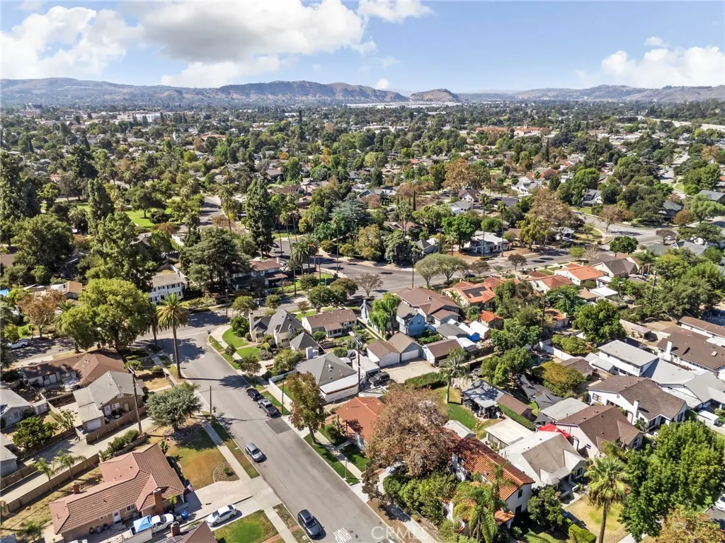 1565 N Palomares