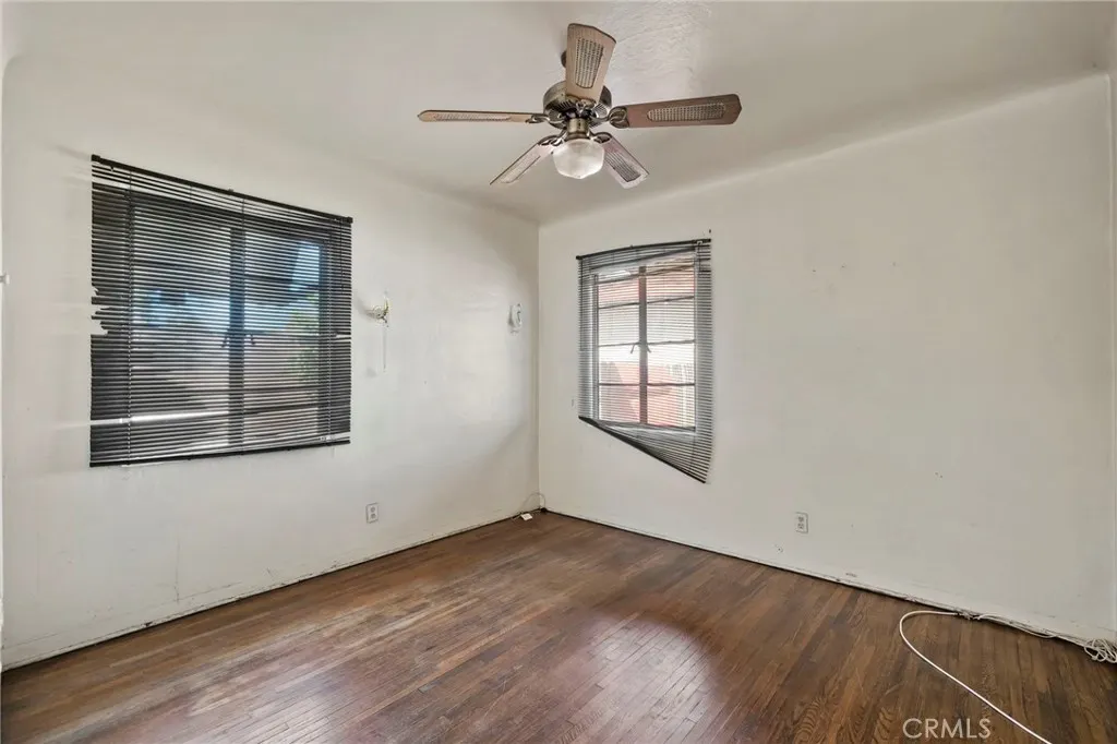 1565 N Palomares