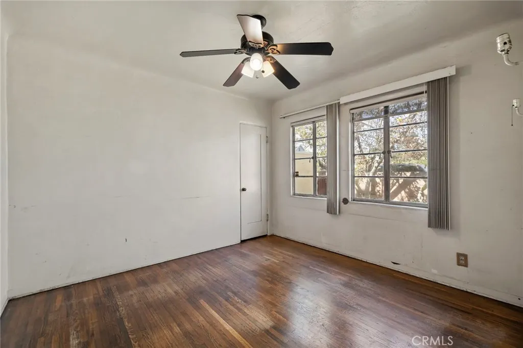 1565 N Palomares