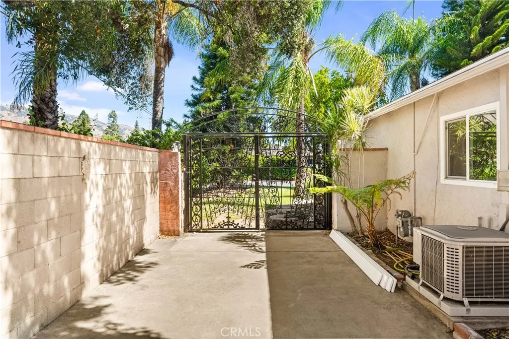 103 S Treanor Avenue