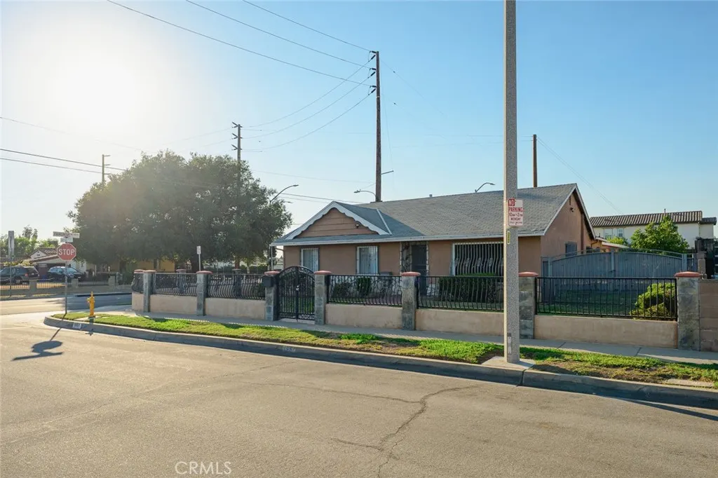 1951 S Shadydale