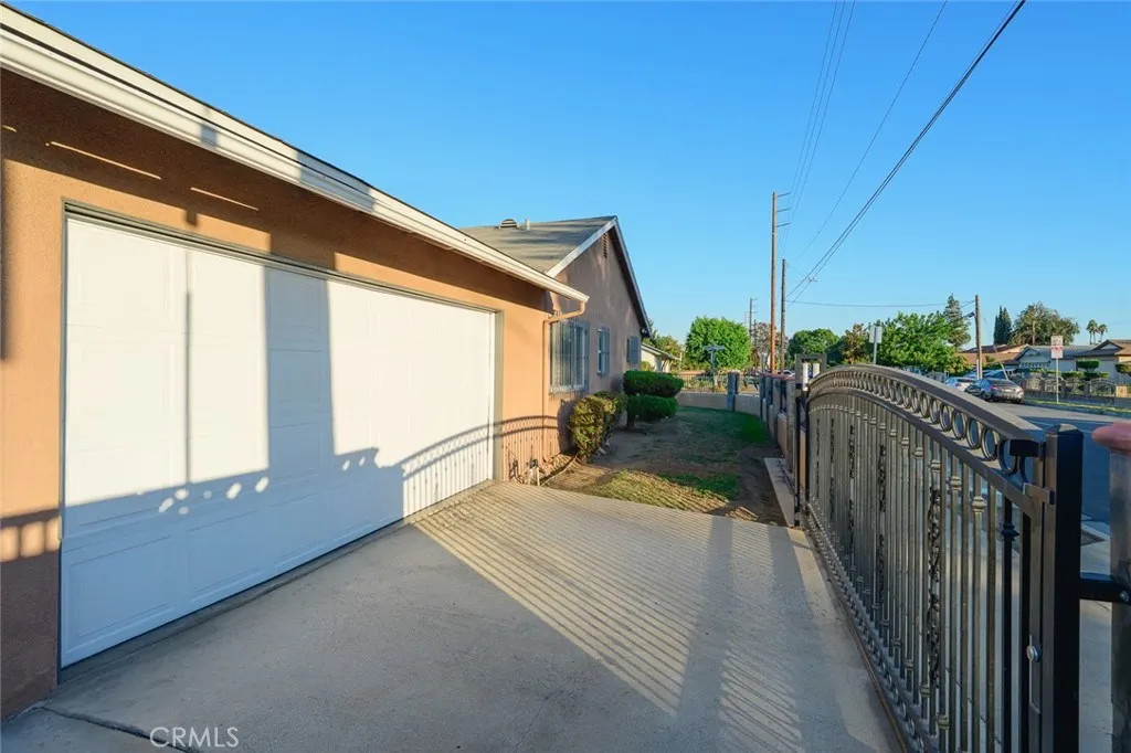 1951 S Shadydale