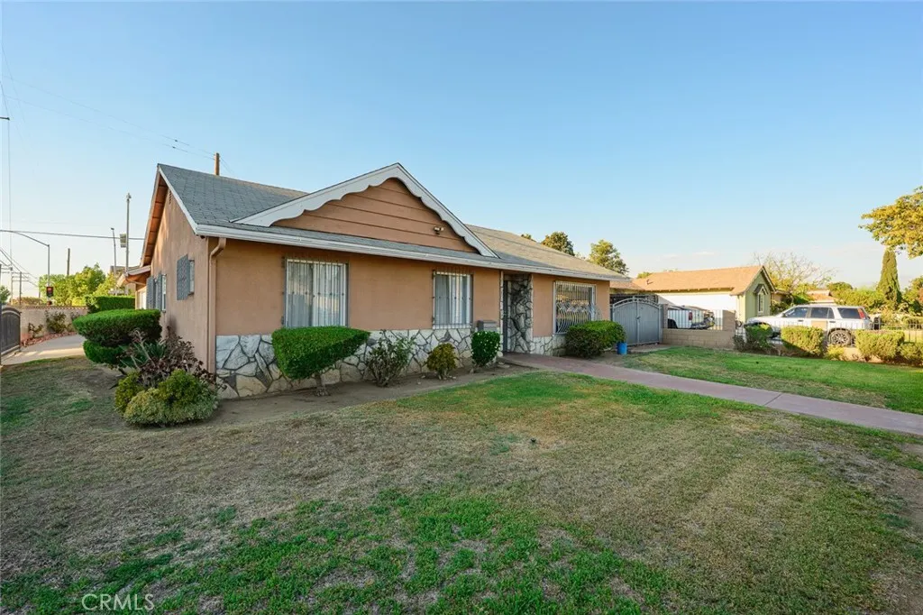 1951 S Shadydale