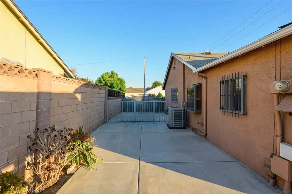 1951 S Shadydale