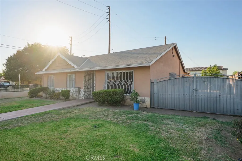 1951 S Shadydale