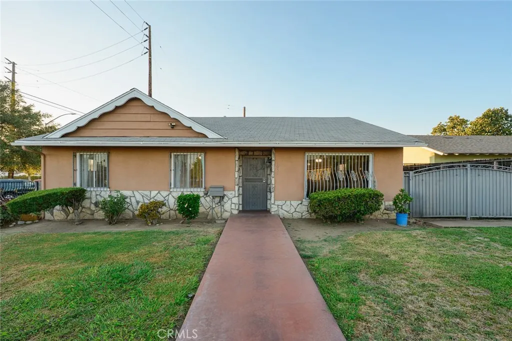 1951 S Shadydale