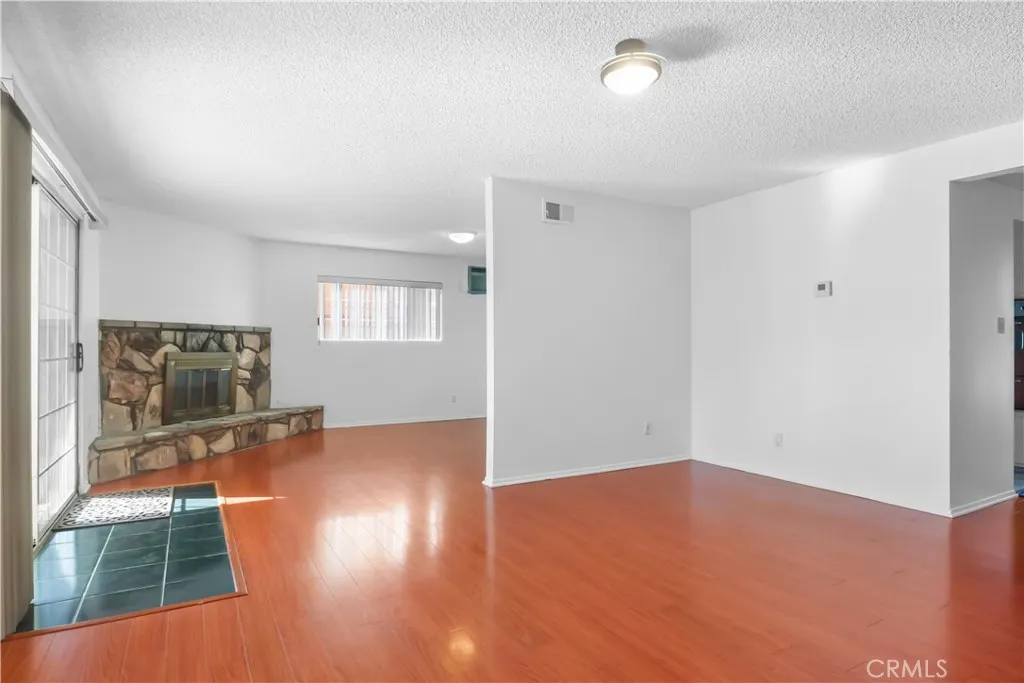966 N Charter