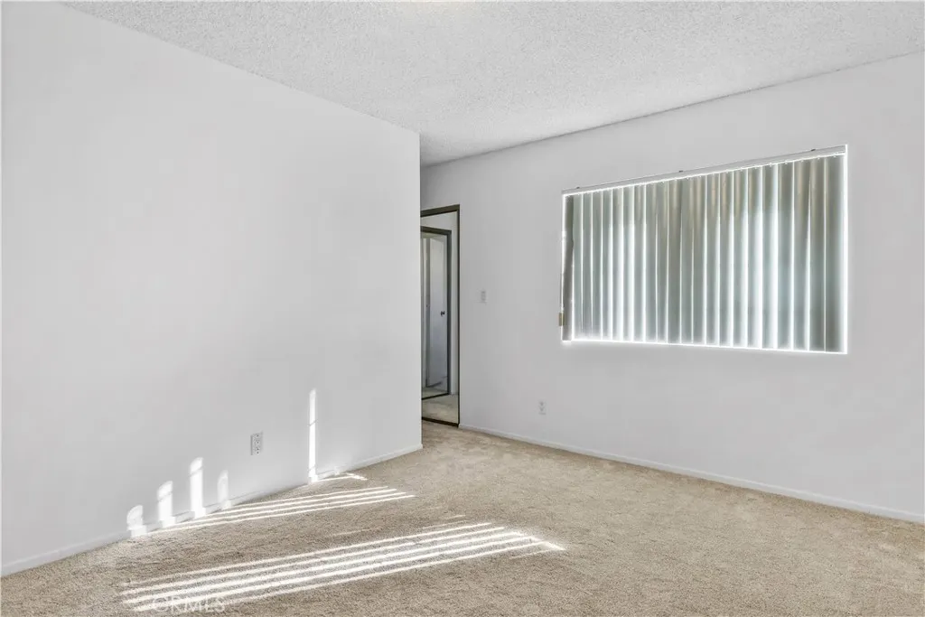966 N Charter