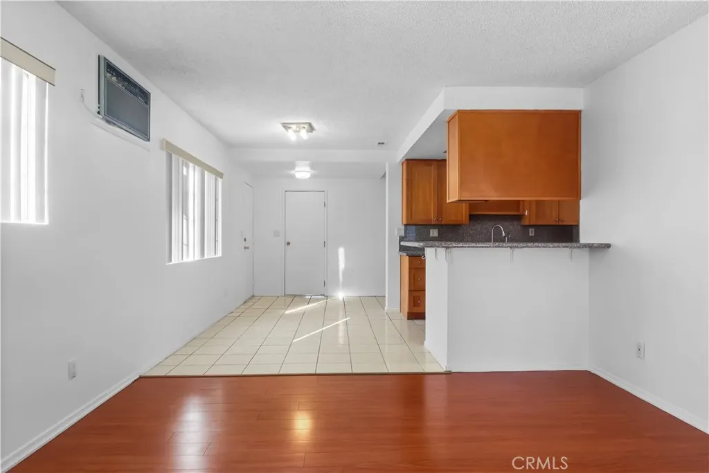 966 N Charter