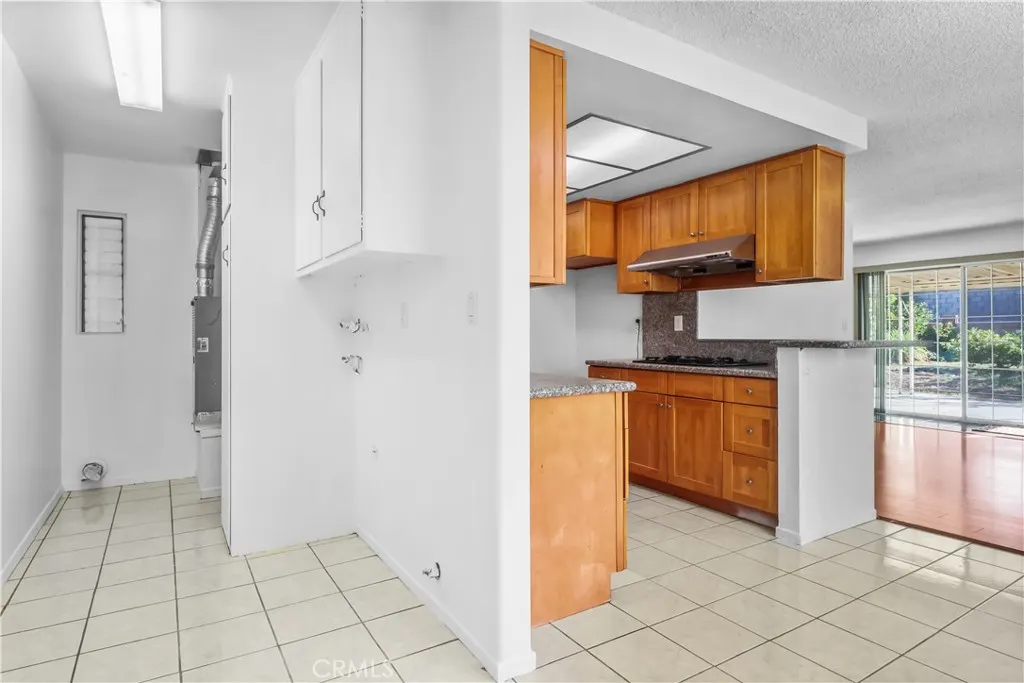 966 N Charter