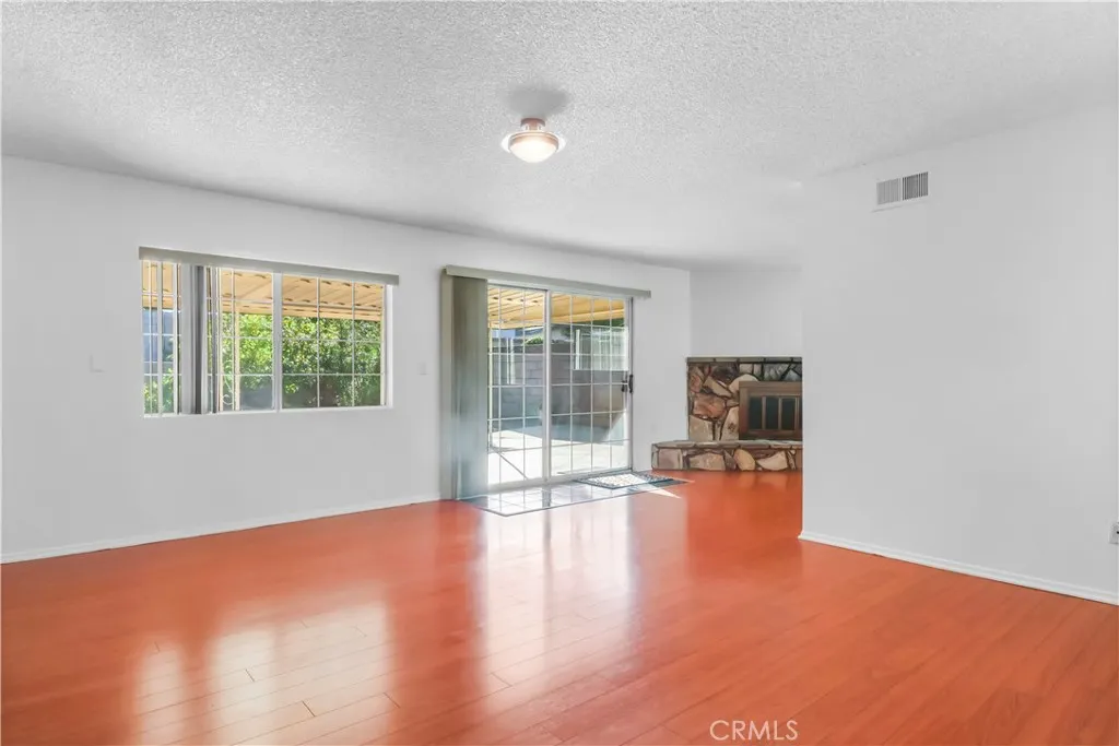 966 N Charter