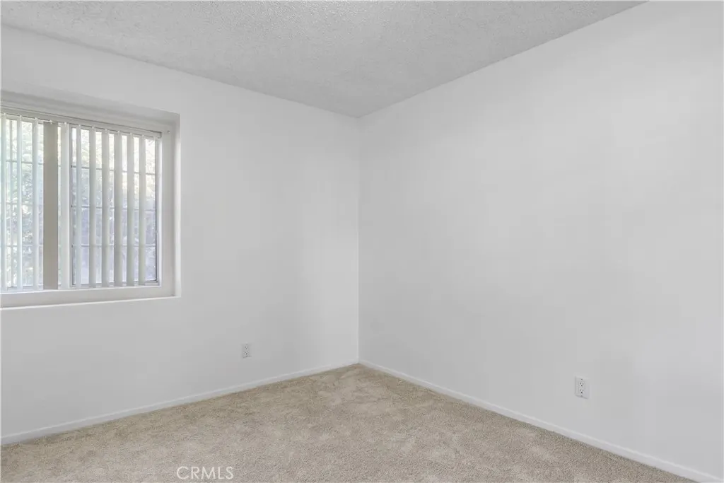 966 N Charter