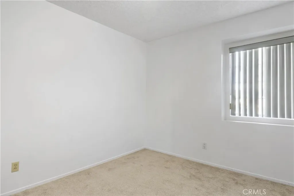 966 N Charter