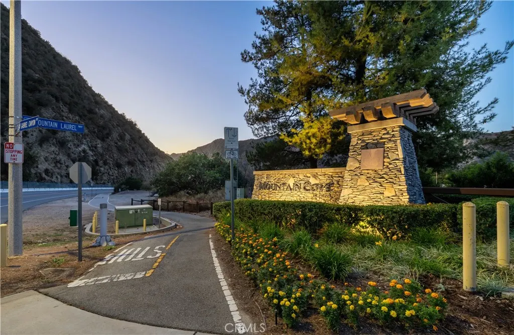 22 Moonridge Court