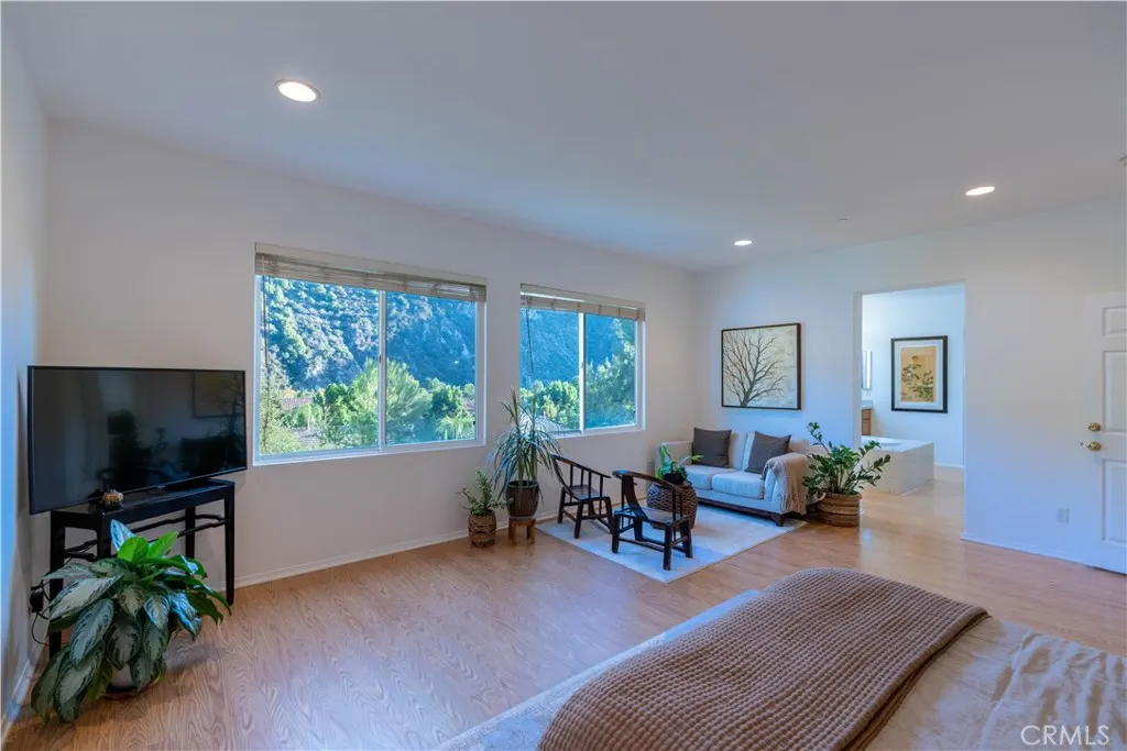 22 Moonridge Court