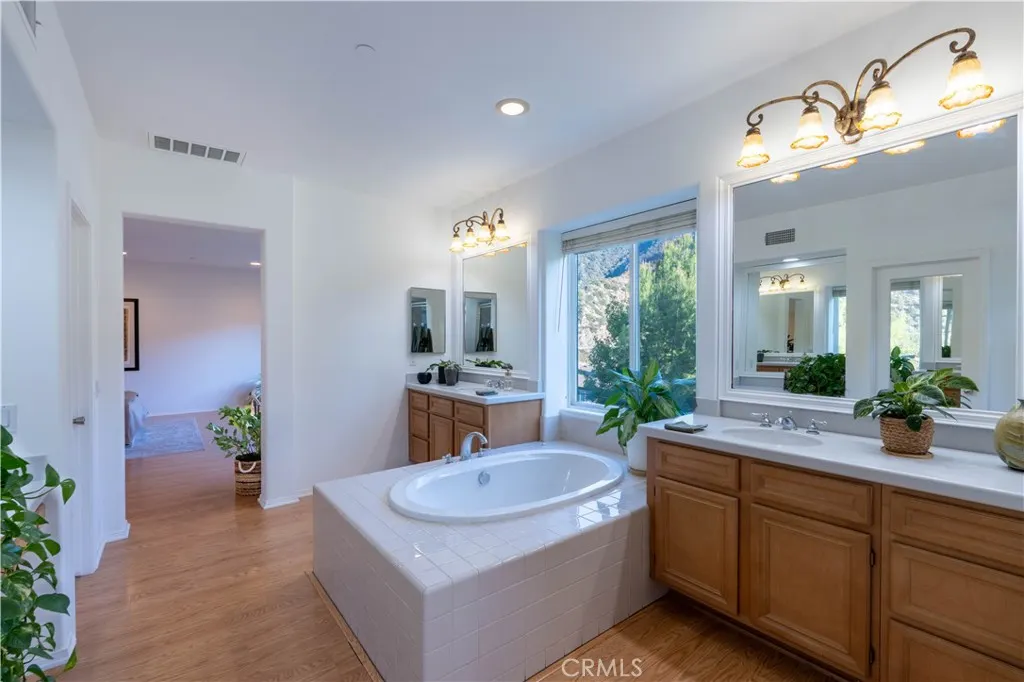 22 Moonridge Court