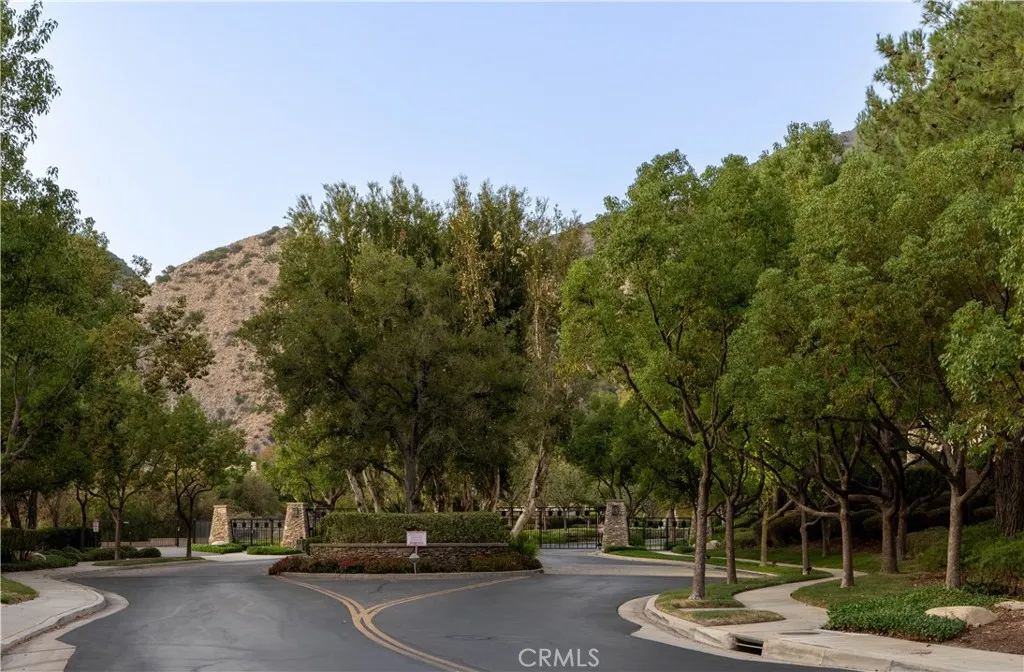 22 Moonridge Court