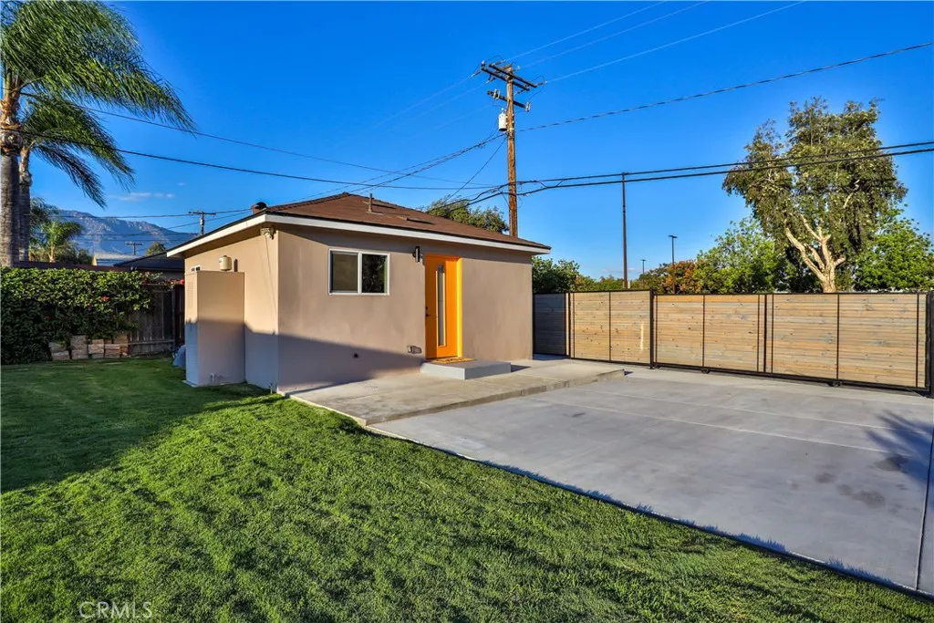 664 N 8th Avenue