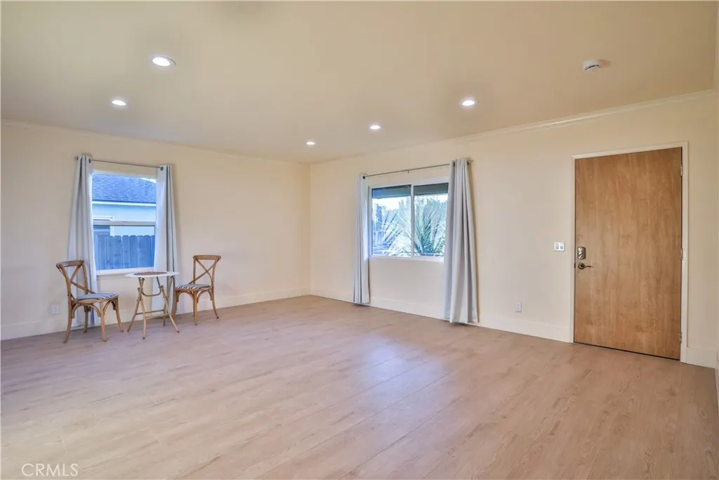 664 N 8th Avenue