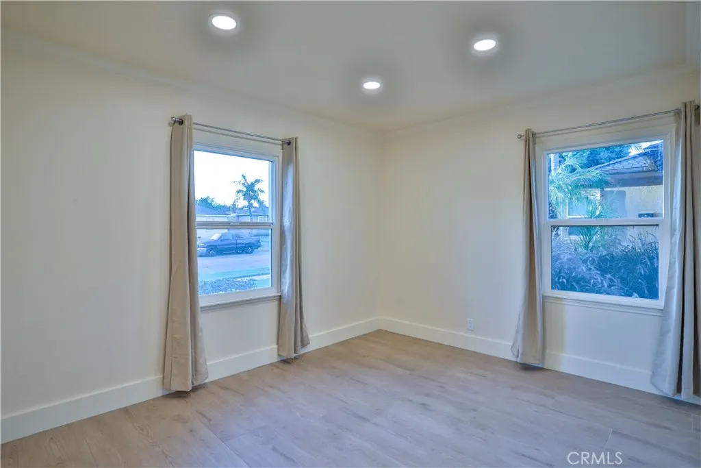 664 N 8th Avenue