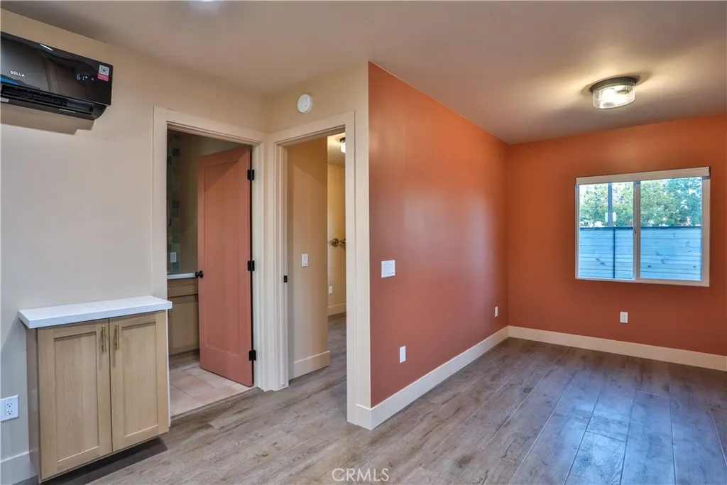 664 N 8th Avenue