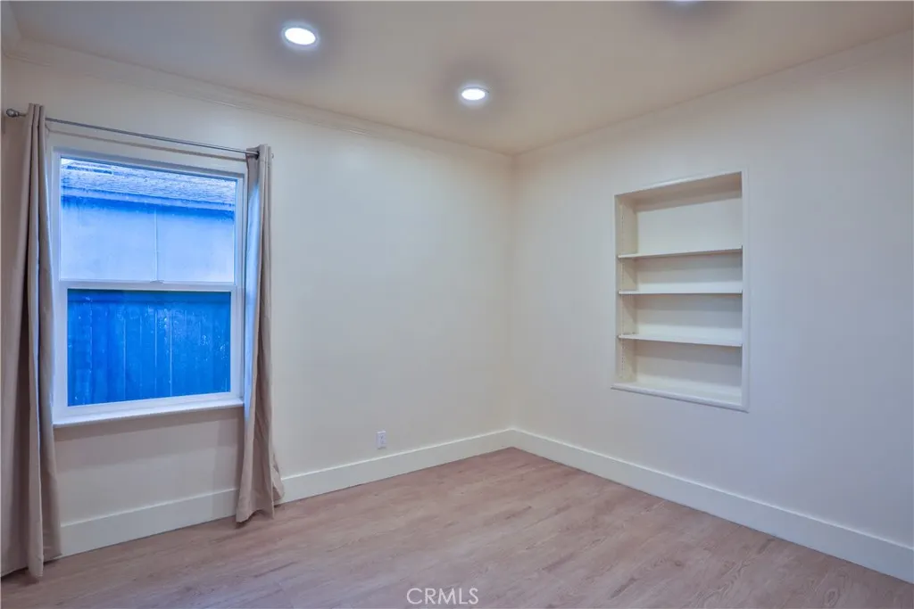 664 N 8th Avenue