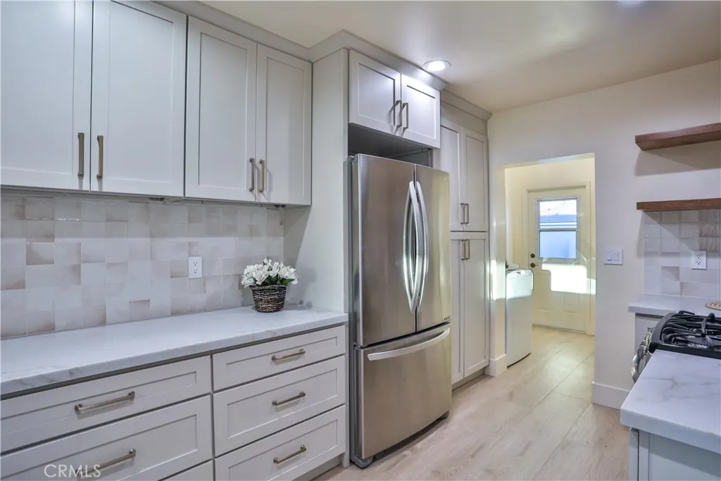 664 N 8th Avenue