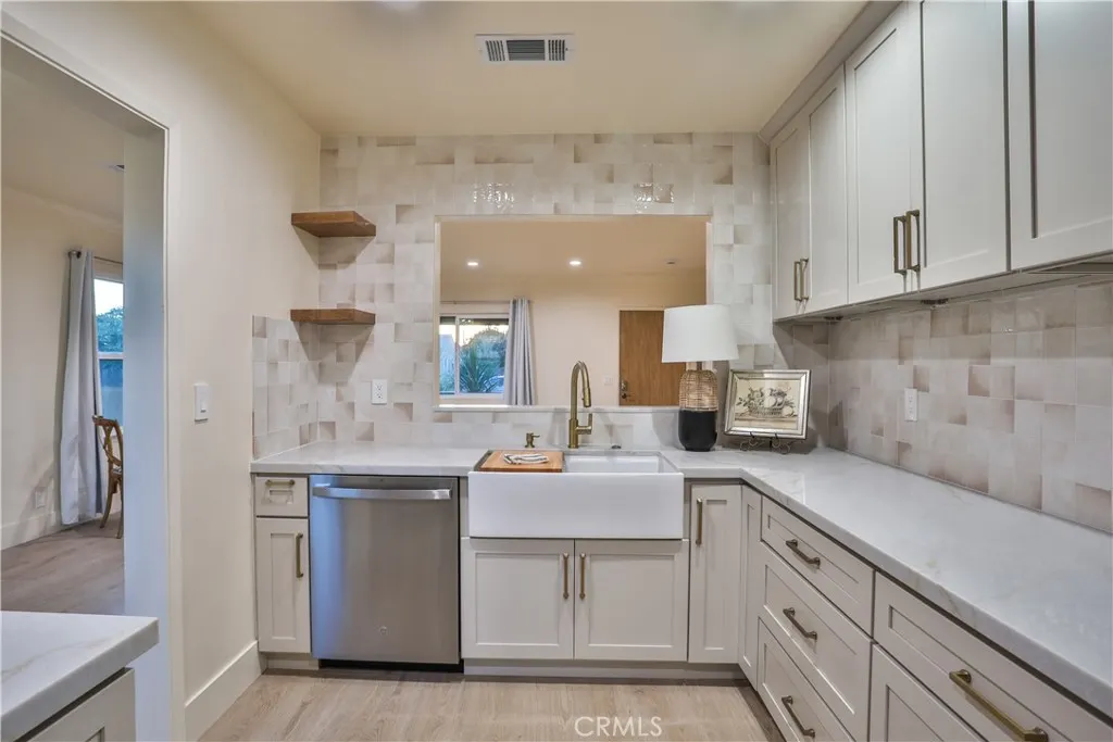 664 N 8th Avenue