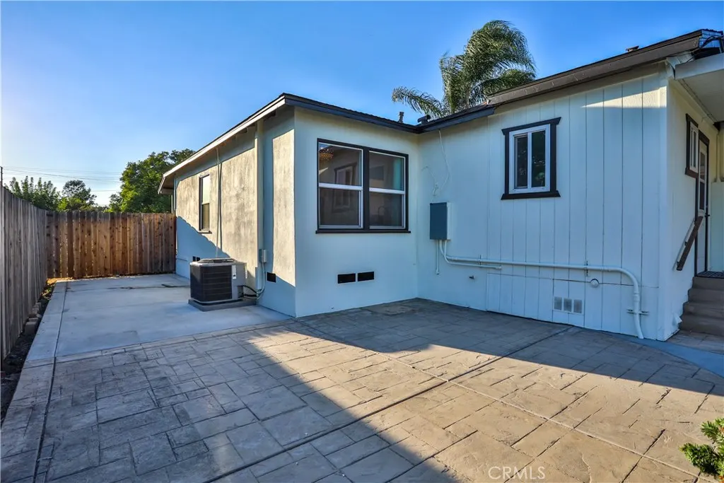 664 N 8th Avenue