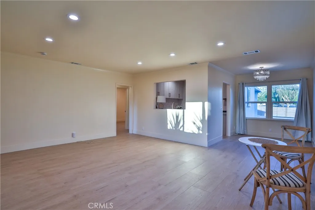 664 N 8th Avenue